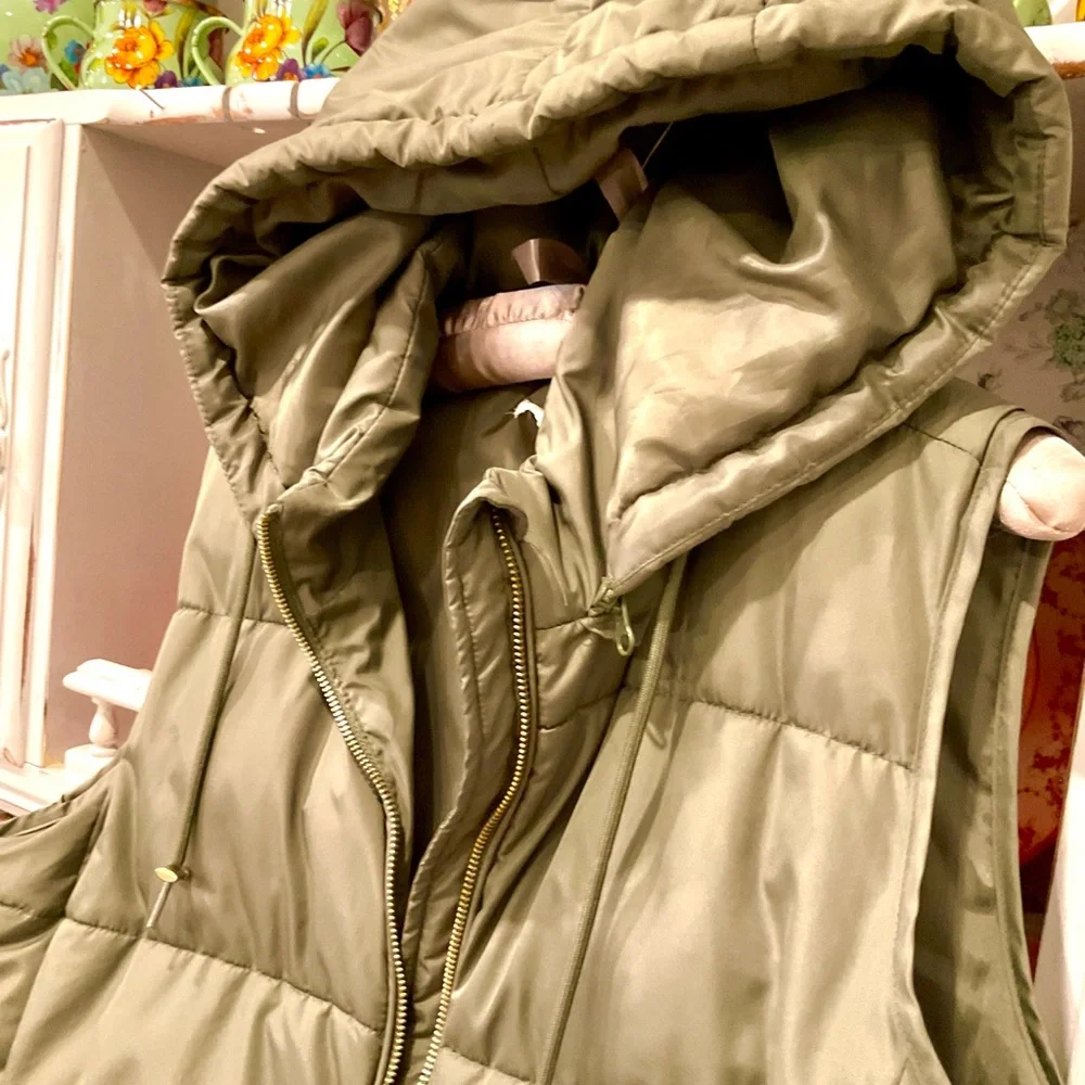 Olive Green Puffer Vest mid size. - Picture 3 of 9